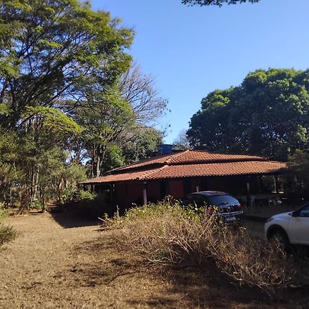 Sitio Bemtevi - Jockey Camping - Uberlandia Villa Buitenkant foto