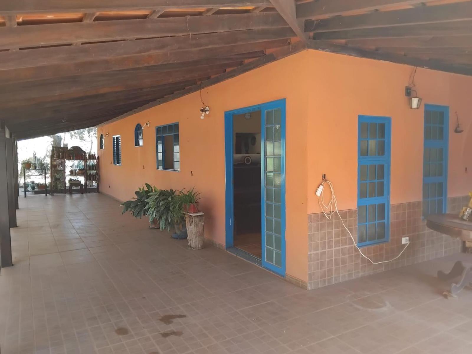 Sitio Bemtevi - Jockey Camping - Uberlandia Villa Buitenkant foto