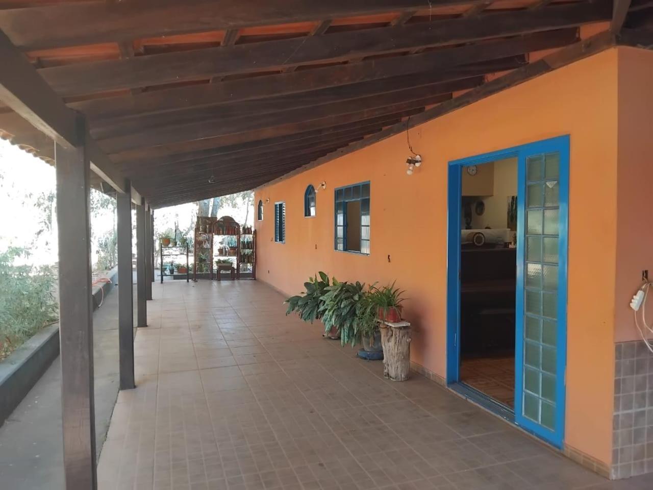 Sitio Bemtevi - Jockey Camping - Uberlandia Villa Buitenkant foto