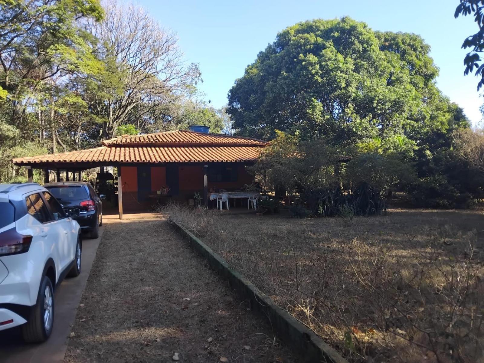 Sitio Bemtevi - Jockey Camping - Uberlandia Villa Buitenkant foto