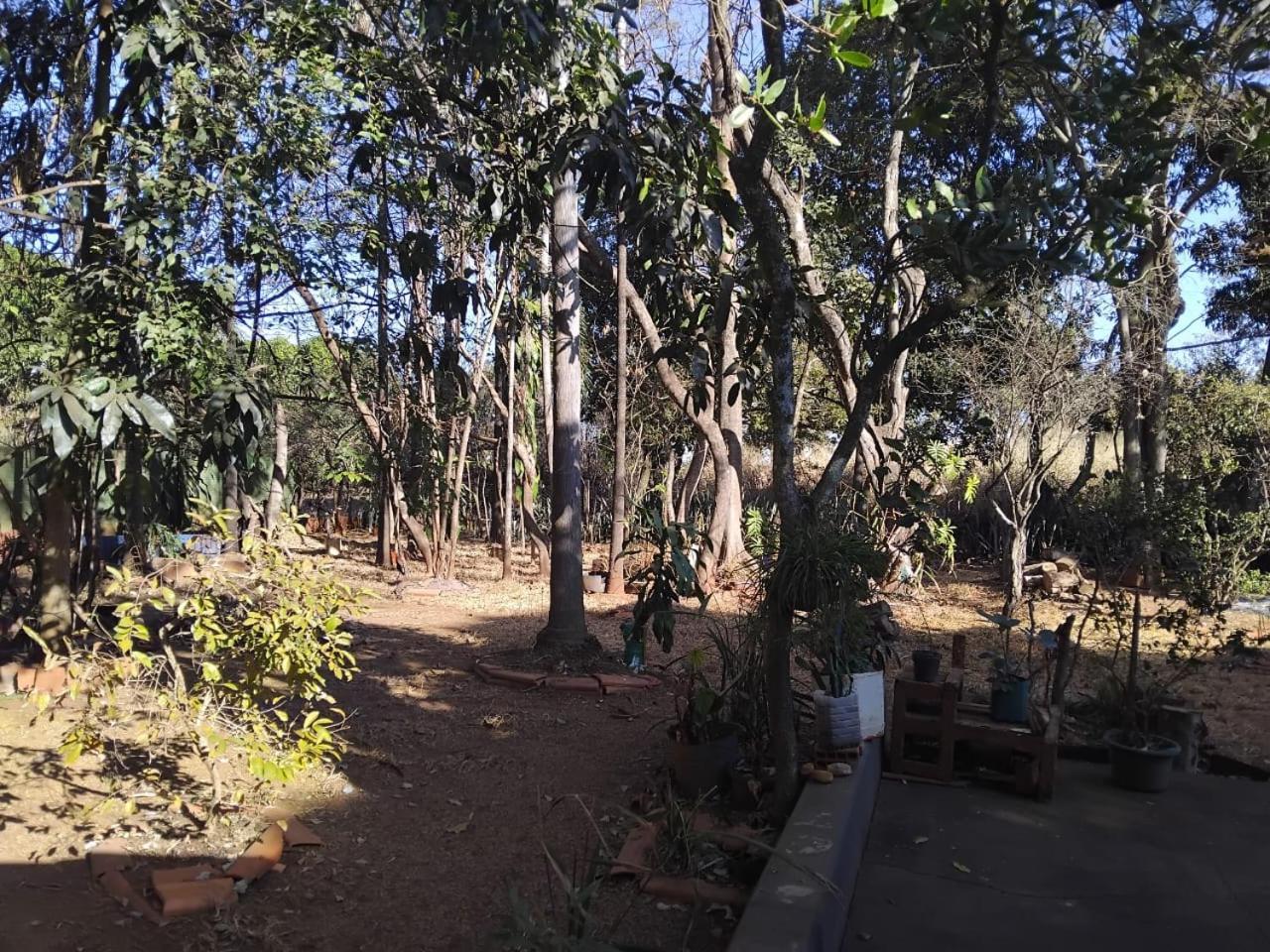 Sitio Bemtevi - Jockey Camping - Uberlandia Villa Buitenkant foto