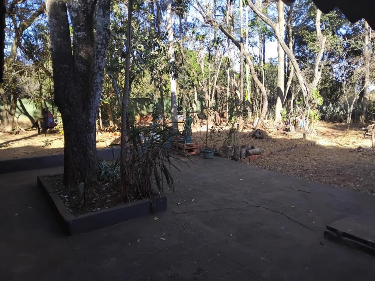 Sitio Bemtevi - Jockey Camping - Uberlandia Villa Buitenkant foto