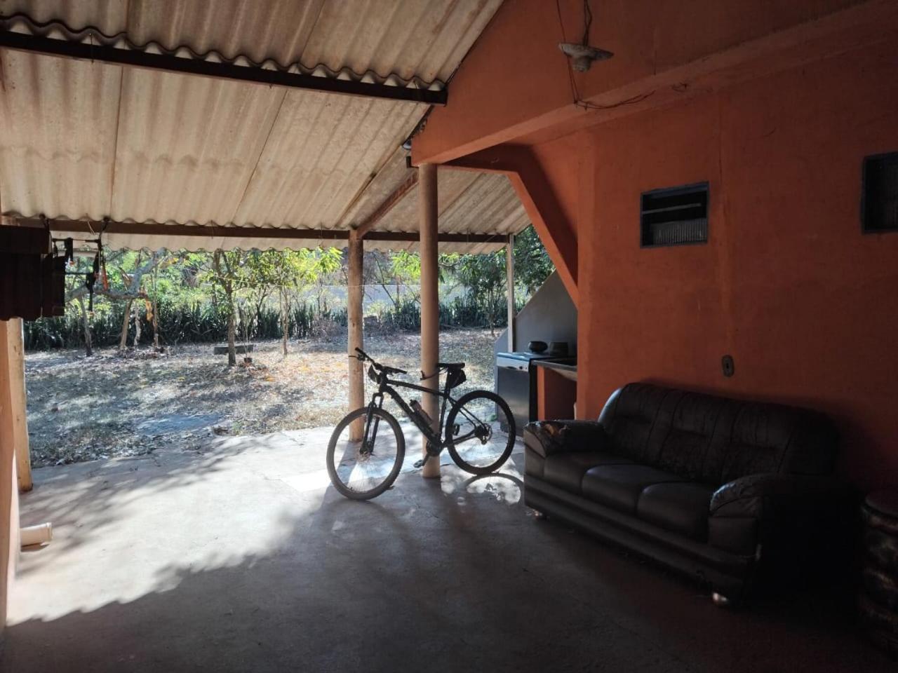 Sitio Bemtevi - Jockey Camping - Uberlandia Villa Buitenkant foto